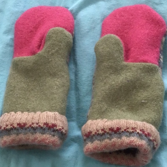 Sweater Mittens - Picture 2 of 4